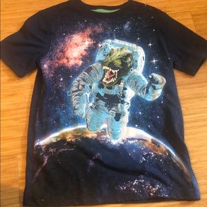 Boys t-shirt size 6-7